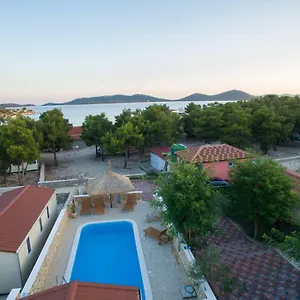 Camp Lana Drage